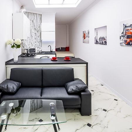 Designer Apartment Зі Світлом! 利沃夫 外观 照片