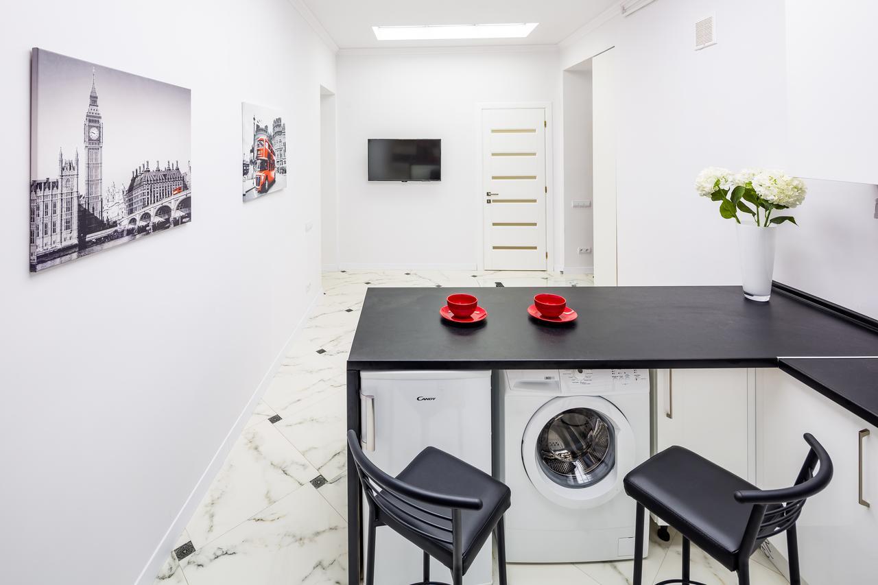 Designer Apartment Зі Світлом! 利沃夫 外观 照片