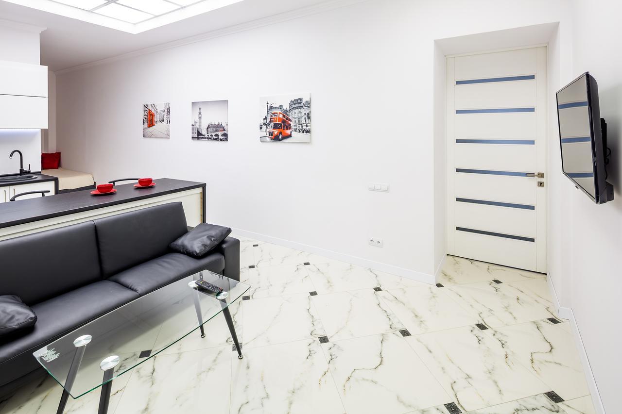 Designer Apartment Зі Світлом! 利沃夫 外观 照片