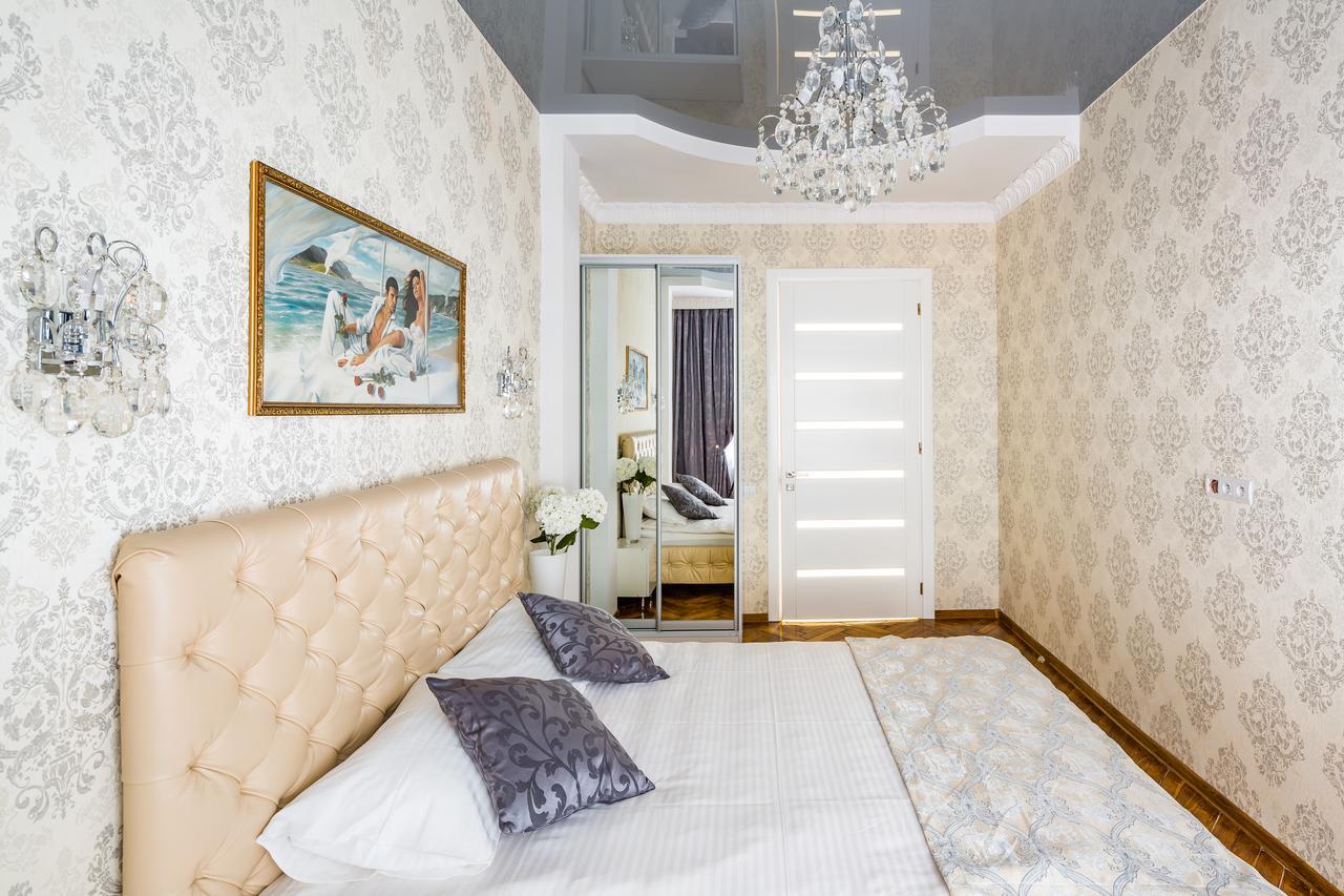 Designer Apartment Зі Світлом! 利沃夫 外观 照片