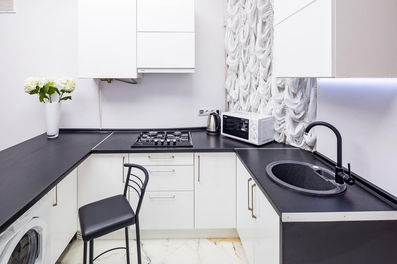 Designer Apartment Зі Світлом! 利沃夫 外观 照片