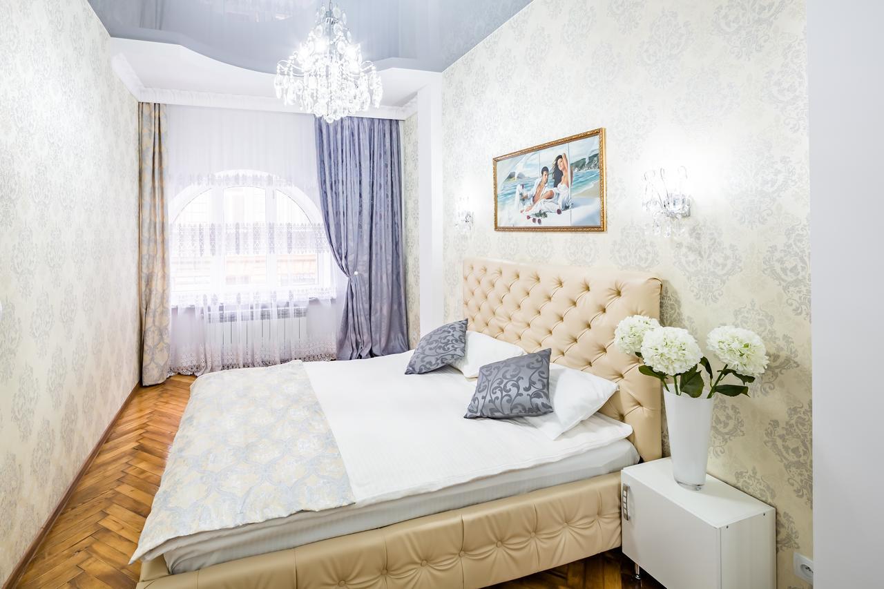 Designer Apartment Зі Світлом! 利沃夫 外观 照片