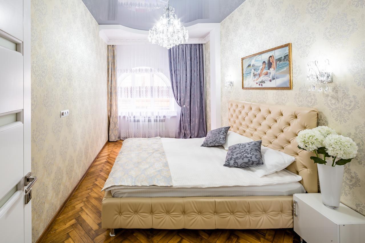Designer Apartment Зі Світлом! 利沃夫 外观 照片