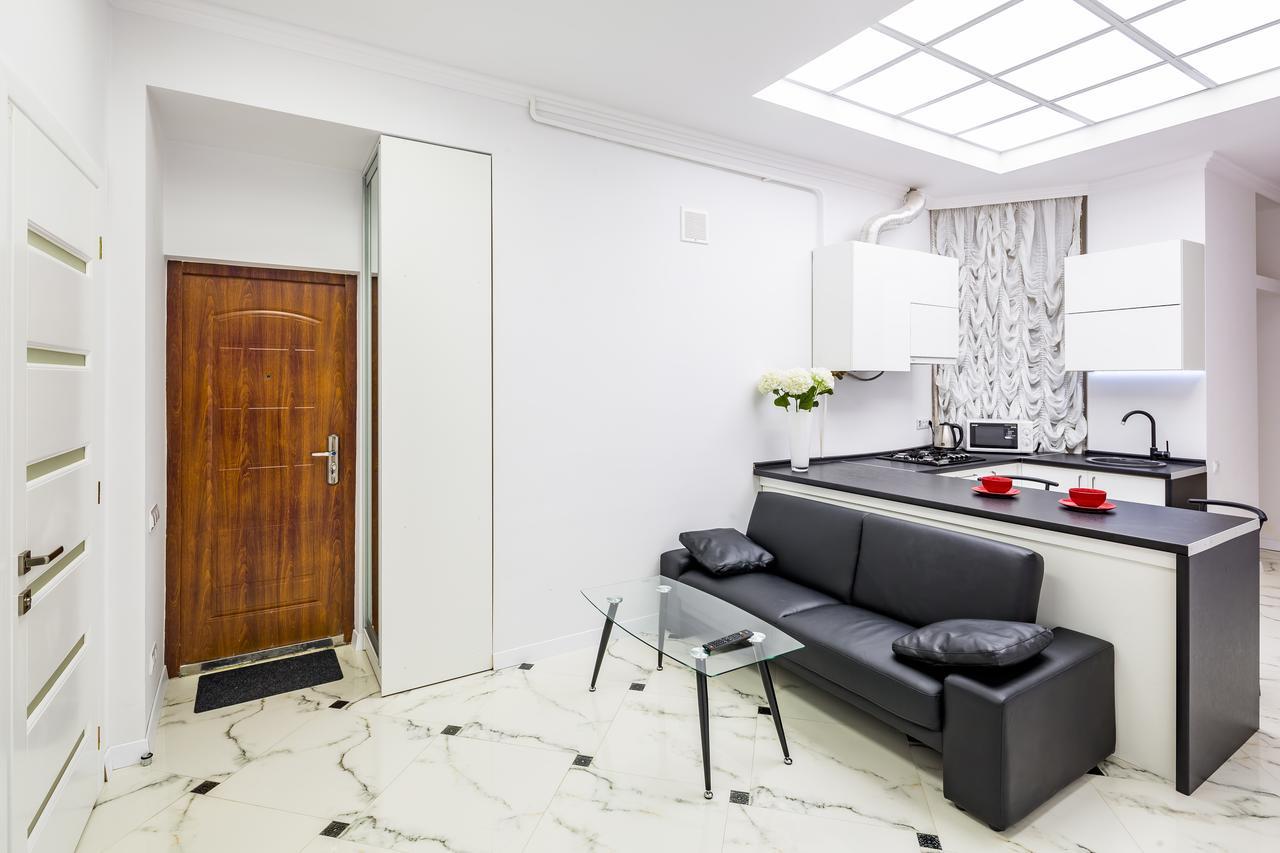 Designer Apartment Зі Світлом! 利沃夫 外观 照片